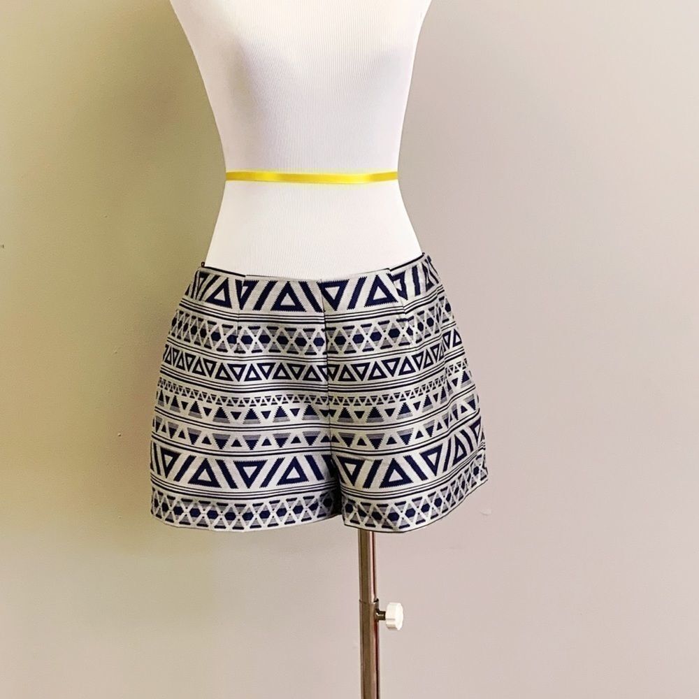 Romeo & Juliet couture patterned shorts NWT - Picture 2 of 4